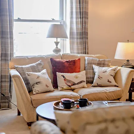 2 Bed In Richmond 91350